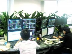 华如科技:拟向激励对象4人授予限制性股票105万