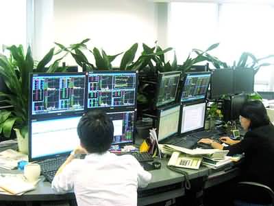 华如科技：拟向激励对象4人授予限制性股票105万股